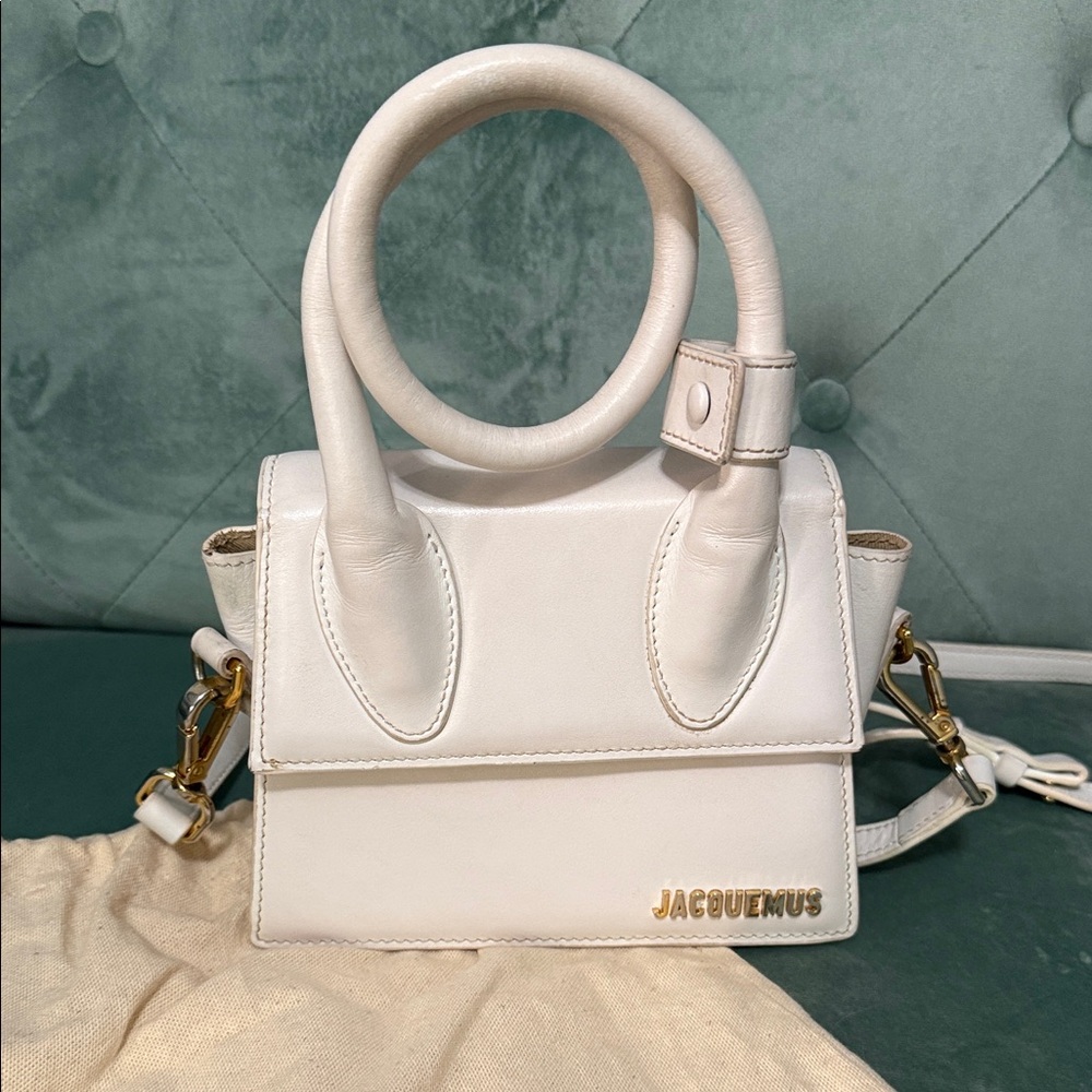 Jacquemus the Knot Chiquito in White and gold